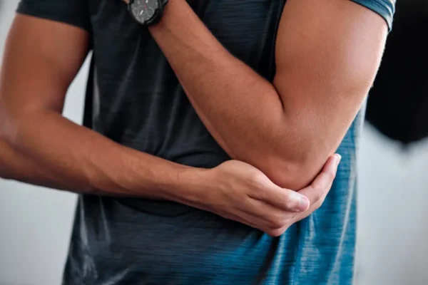 Ali veste, kateri so najpogostejši vzroki za vaše bolečine v komolcu?
